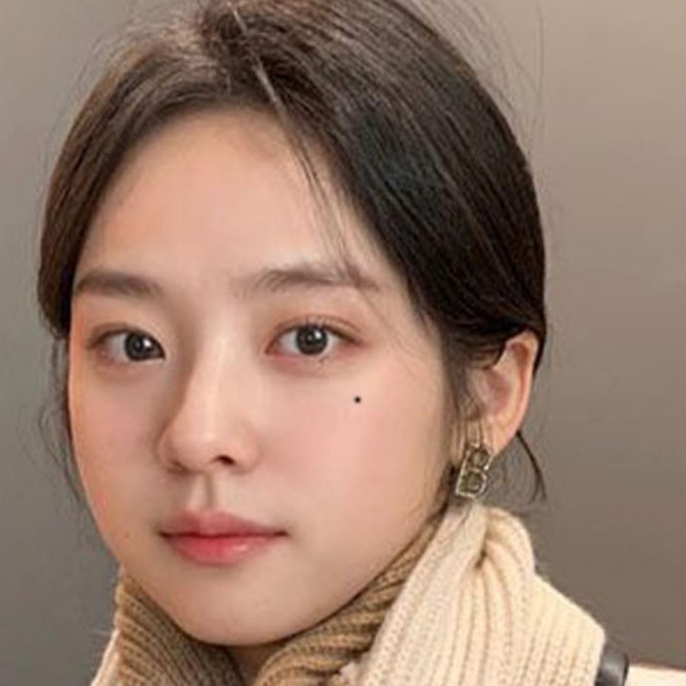 자연스럽고 섬세한 점모양의 미인점 타투 스티커